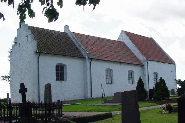 Fil:Sankt Ibbs gamla kyrka.jpg